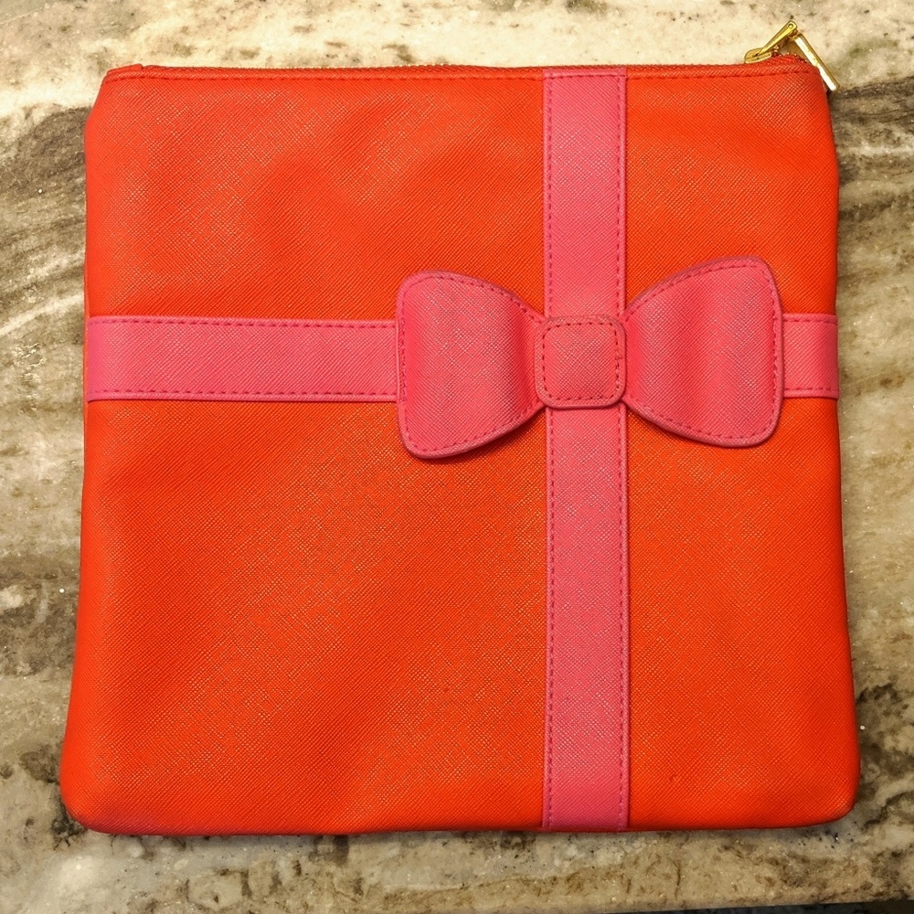 Studio DIY present clutch red with pink bow.